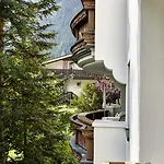 Angela Hotel 4*