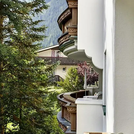 Angela Hotel 4*